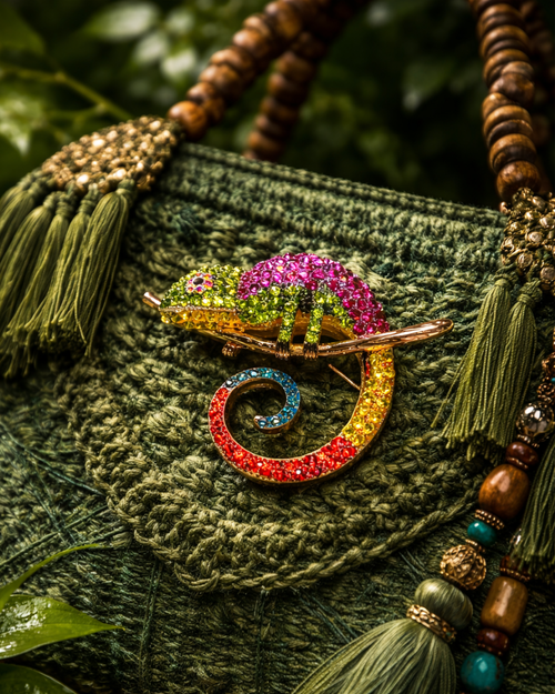 Hugs & Gifts | Spectrum Bukalemun Broş 🦎🌈