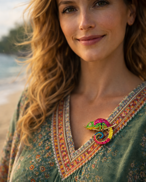 Hugs & Gifts | Spectrum Bukalemun Broş 🦎🌈