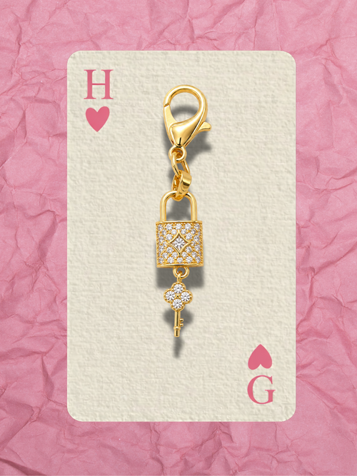 Hugs & Gifts – Glam Charm | Işıltılı Kilit Anahtar Charm 🔐 ✨