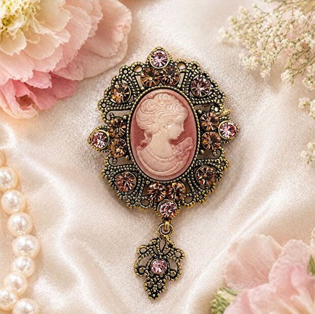 Pembe Kraliçe Cameo Broş 🩷