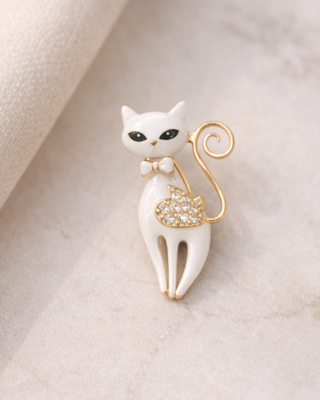 Hugs & Gifts | Zarif Kedi Broş 🐱✨