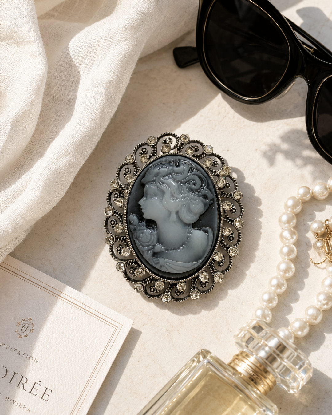 Kristal Taşlı Siyah Vintage Cameo Broş 🖤✨