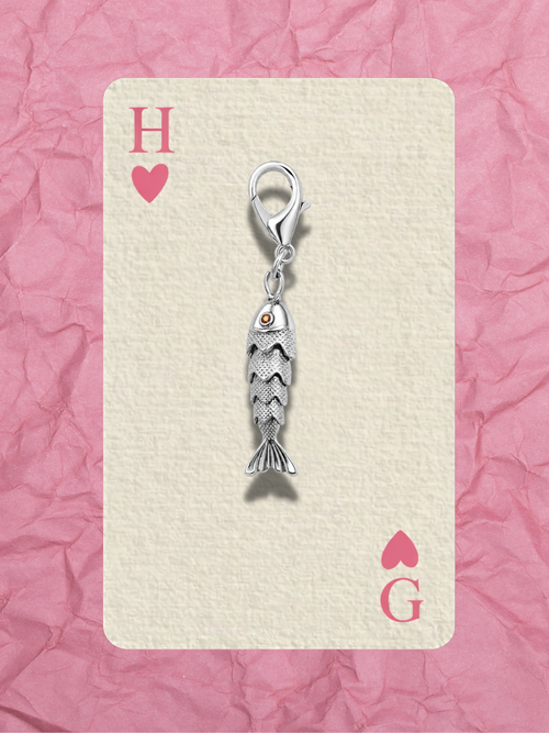 Hugs & Gifts – Astro Charm | Gümüş Balık Charm 🩶✨