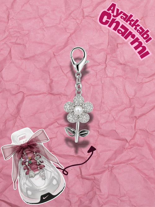 Hugs & Gifts – Glam Charm | İnci Papatya Charm 🤍✨