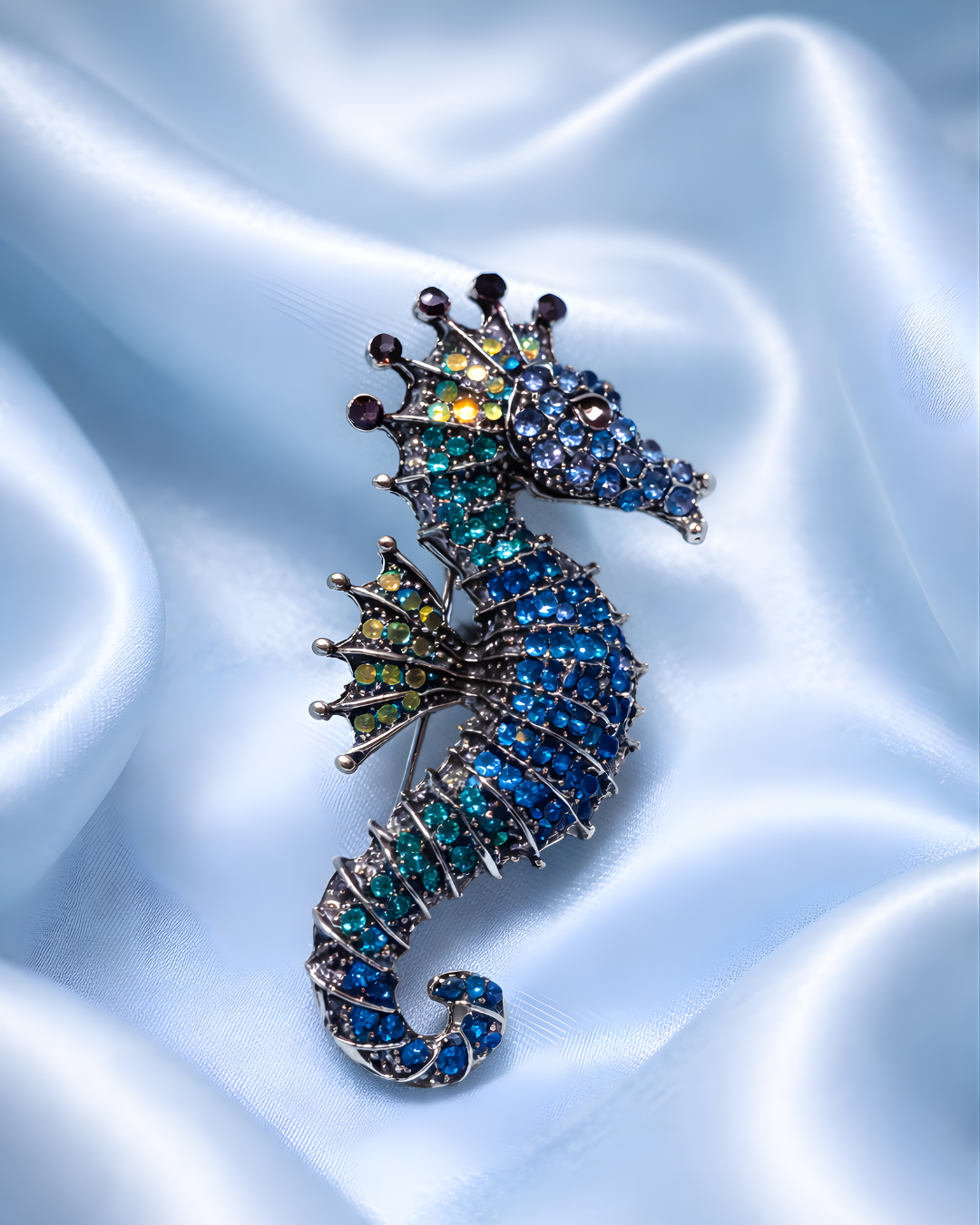 Hugs & Gifts | Taşlı Denizatı Broş 🌊💙