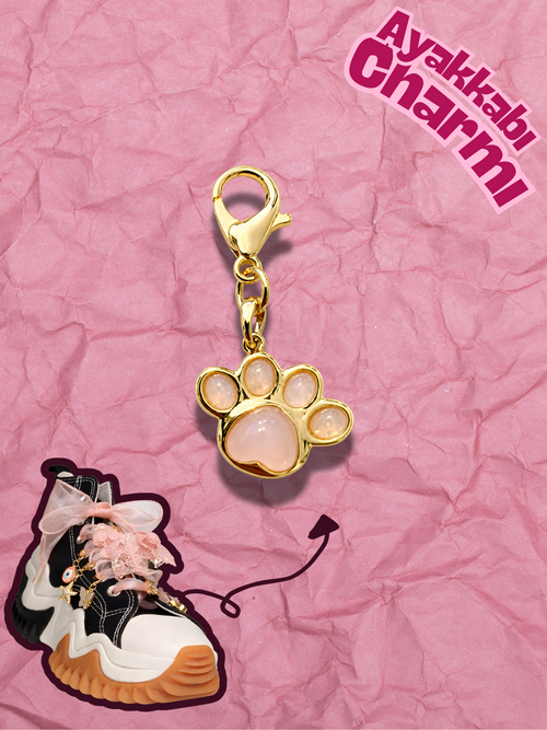 Hugs & Gifts – Pembe Pati Charm 🐾✨
