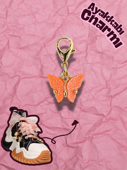 Hugs & Gifts – Coquette Charm | Açık Turuncu Kelebek Charm 🧡